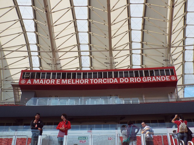 两人分别拿 两人分别拿